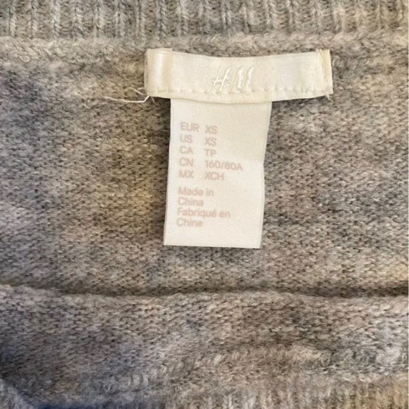 Cozy sweater with pearl embellishment Sz XS - Picture 9 of 10